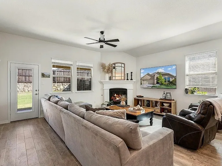 4122 Ellinger Dr — Photo 15