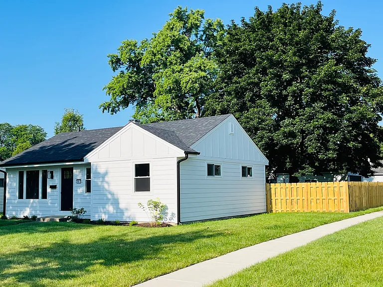 318 N Owen St — Photo 14