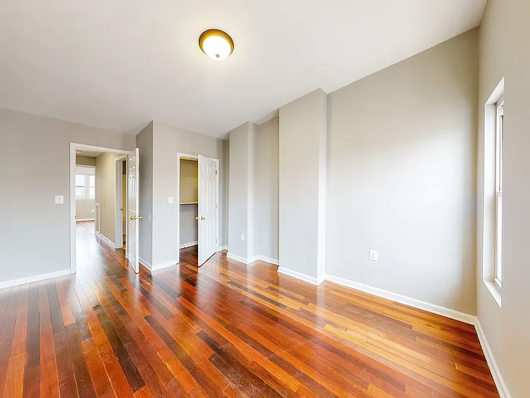 1142 Sargeant St — Photo 11