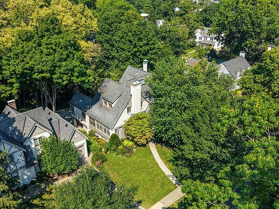 3rd image of 3621 Victoria Ln