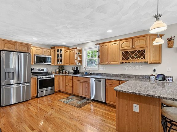 3rd image of 1 Magnavista Dr