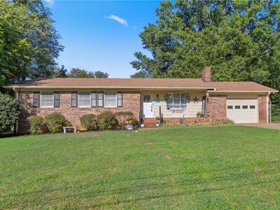 608 Spring St, Yadkinville, NC, 27055