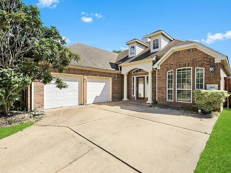 6642 Redberry Glen Ln — Photo 1