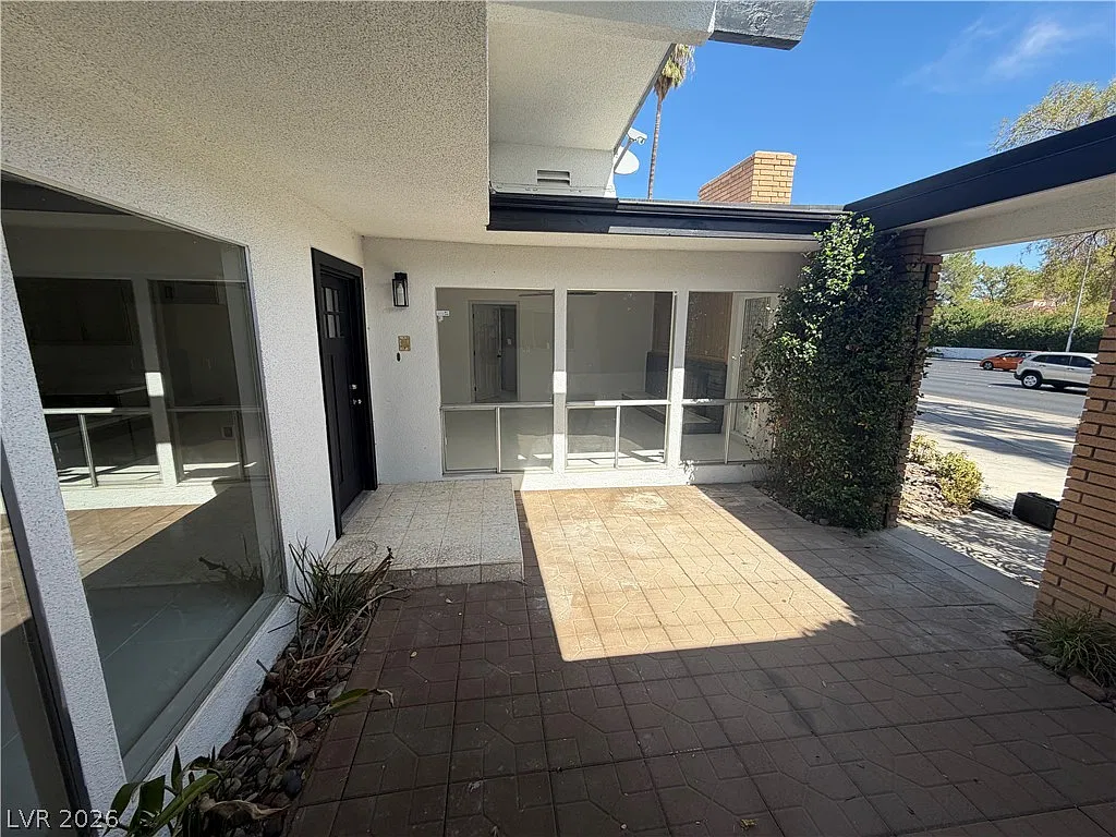 4 bed, 2.5 bath, 2936 sqft, $3,724 — Photo 2