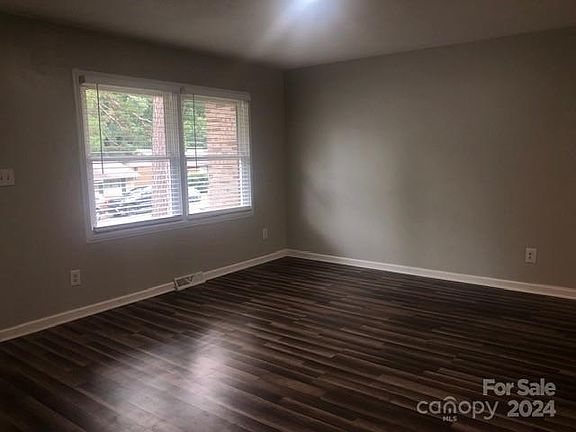 4th image of 4808 Highlake Dr