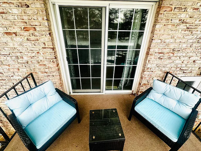 75 Mayflower Dr #4 — Photo 4