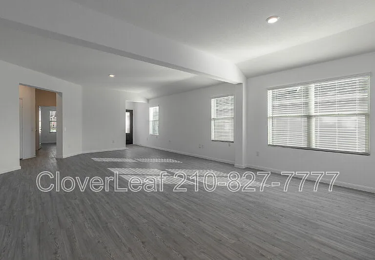 706 Red Field Way — Photo 7