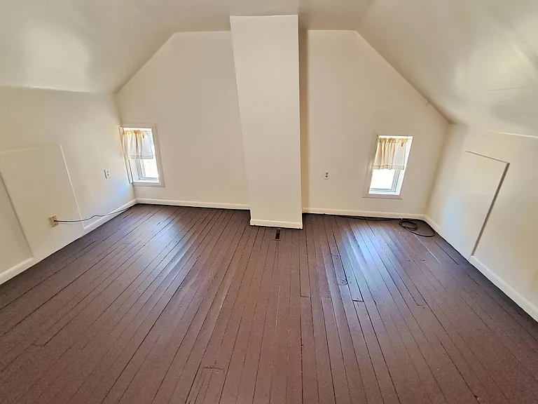 118 S Franklin St — Photo 26
