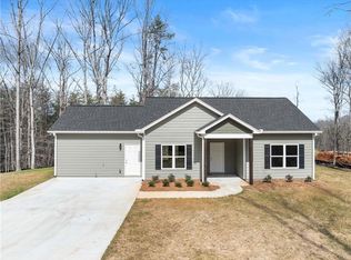 51 Hawks Ridge Ct, Cleveland, GA 30528