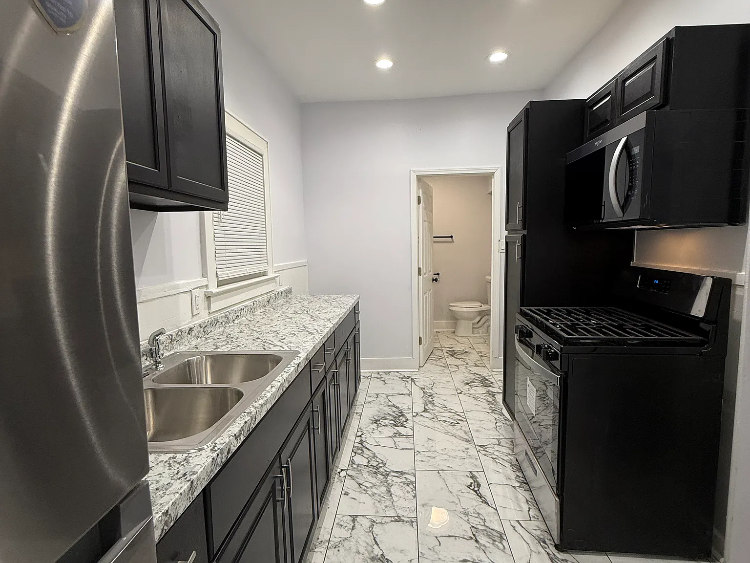 3 bed, 1000 sqft, $2,175 — Photo 2