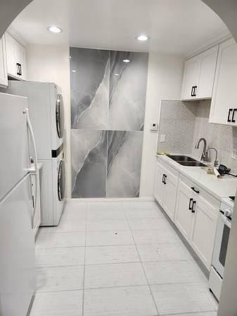 1st image of 1070 Langley Way