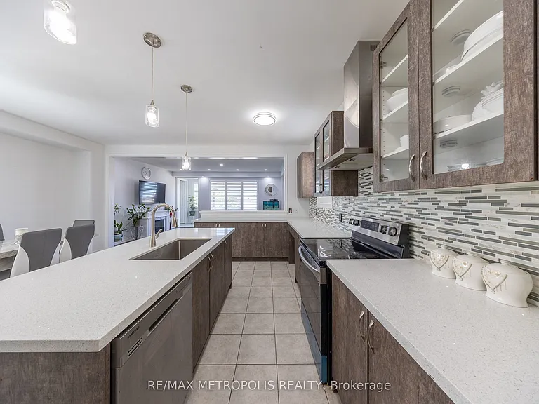 36 Michaelis St — Photo 14