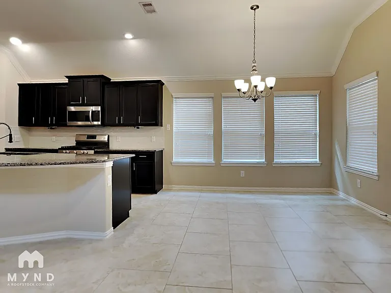 2925 Fox Ledge Ct — Photo 4
