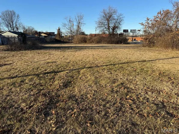 12415 Court Dr, Saint Louis, MO 63127