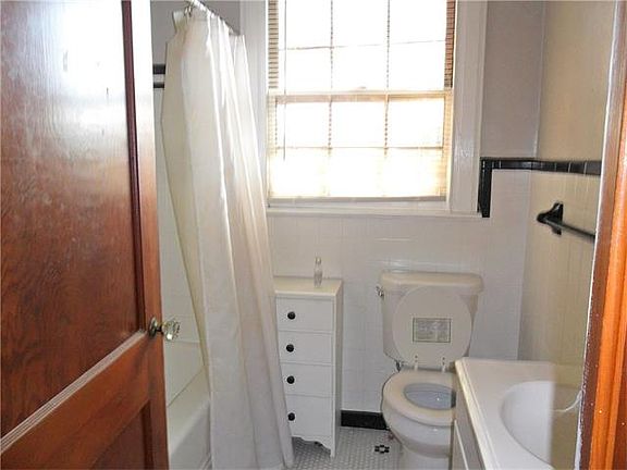 2nd image of 712 Weidman St