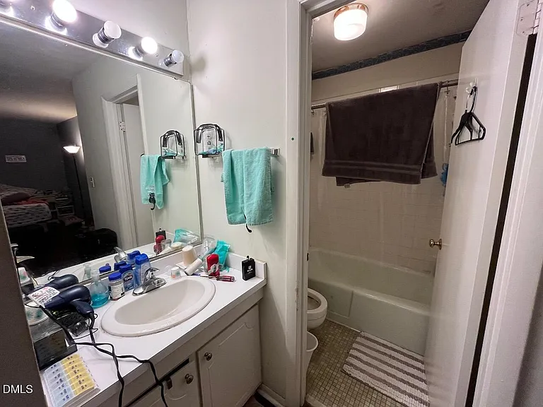 1022 Sandlin Pl #J — Photo 16