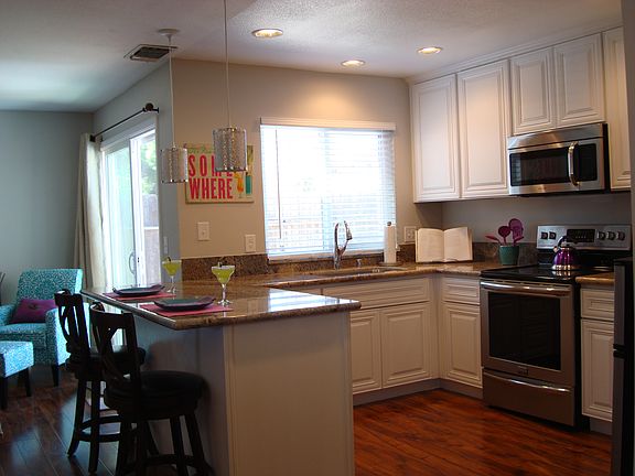 Custom Kitchen w/new Applncs