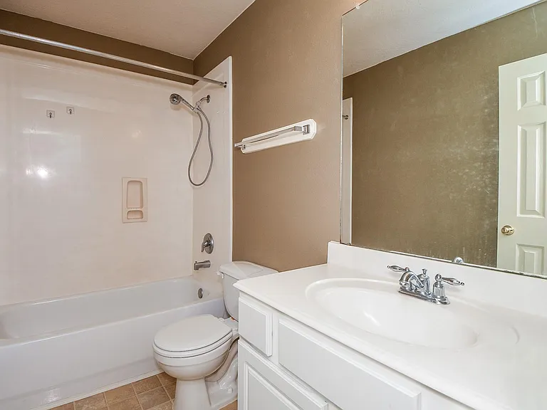 7218 Fox Hall Ln — Photo 4