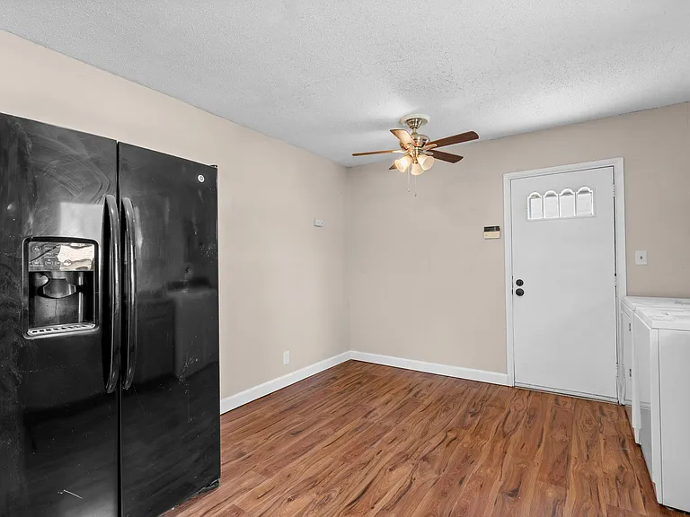 4441 Marlowe St — Photo 27