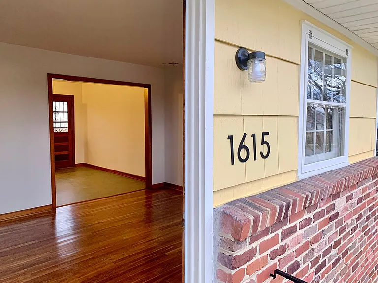1615 E Glenwood Ave NE — Photo 5