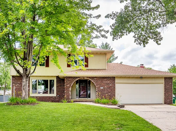 1051 Marcourt Ln, West Des Moines, IA 50266