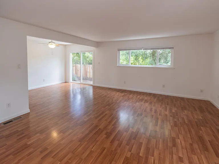2203 Mesquite Dr — Photo 2
