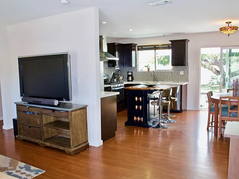8727 Glider Ave — Photo 6