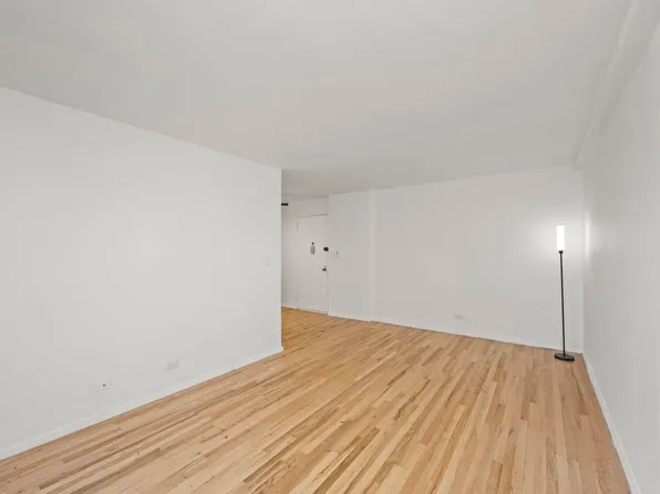 1577 East 17th Street image 12 of 24