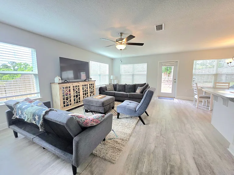 380 Hilburn Ln — Photo 6