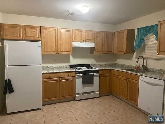 2nd image of 144 Mount Pleasant Ave Floor 1