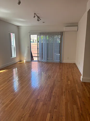 2516 London St #2516 Photo 1