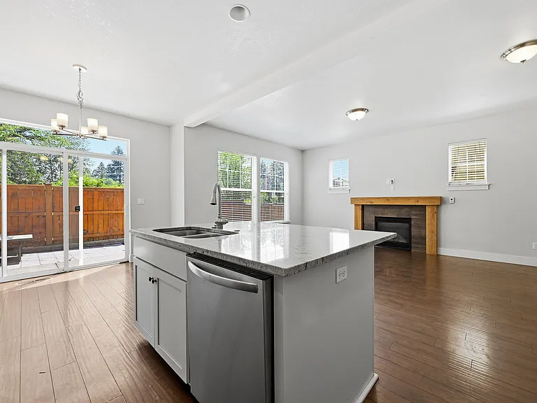 1068 SE Leonel Ln — Photo 8