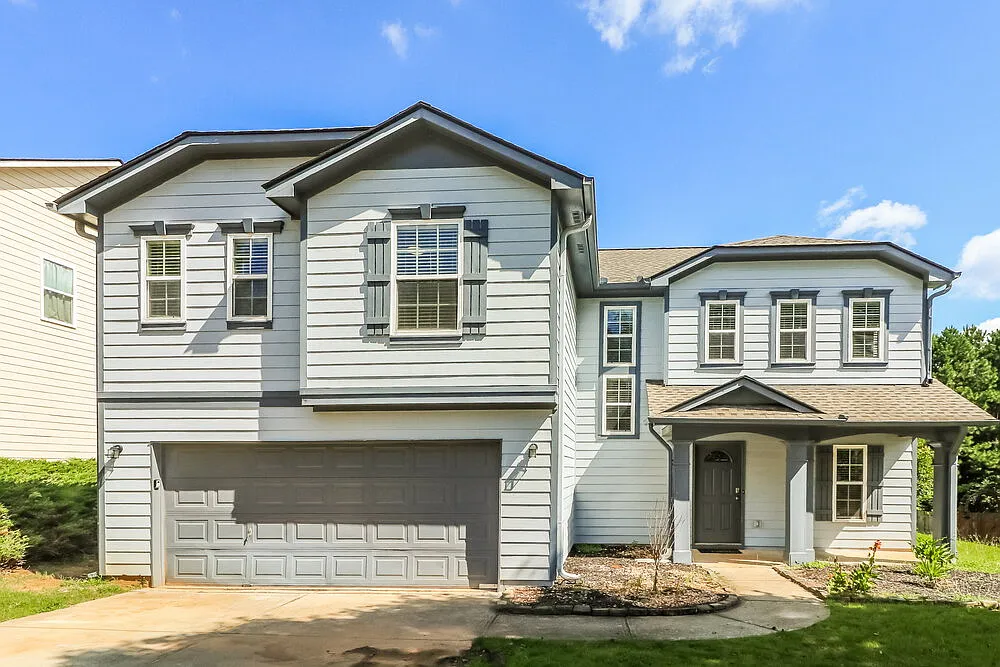 3 bed, 2.5 bath, 2713 sqft, $2,245 — Photo 1