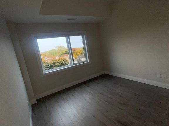 4th image of 4514 Ontario St #405