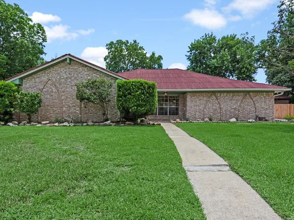 4906 Green Willow Ln, Dickinson, TX 77539