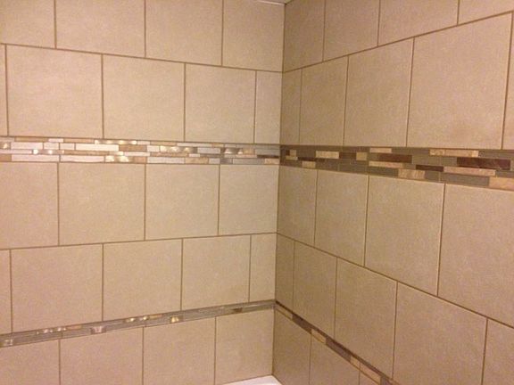 Master bath tub wall