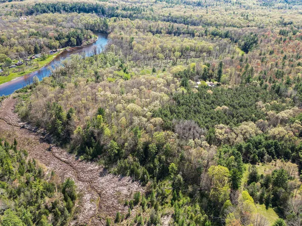 2416 E 72nd St, Newaygo, MI 49337