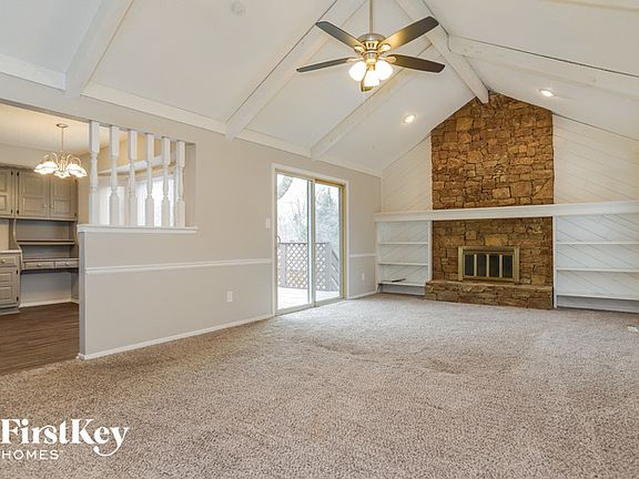 3rd image of 916 NW Timber Oak Dr