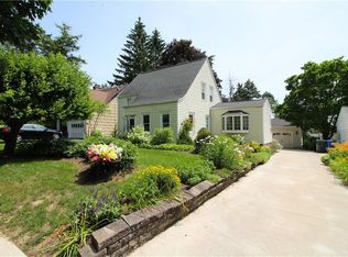 12 Meadowbrook Rd, Rochester, NY 14620