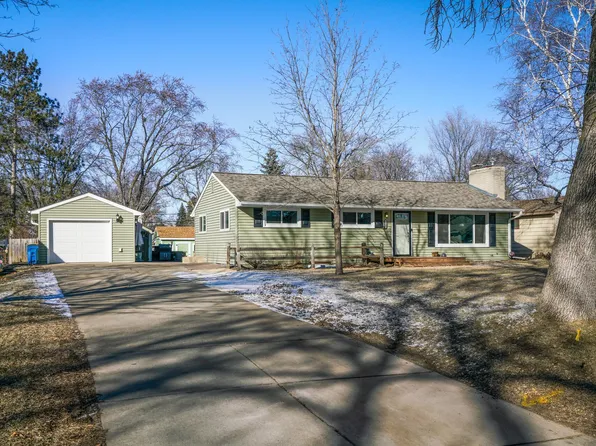 2111 Roth Pl, White Bear Lake, MN 55110
