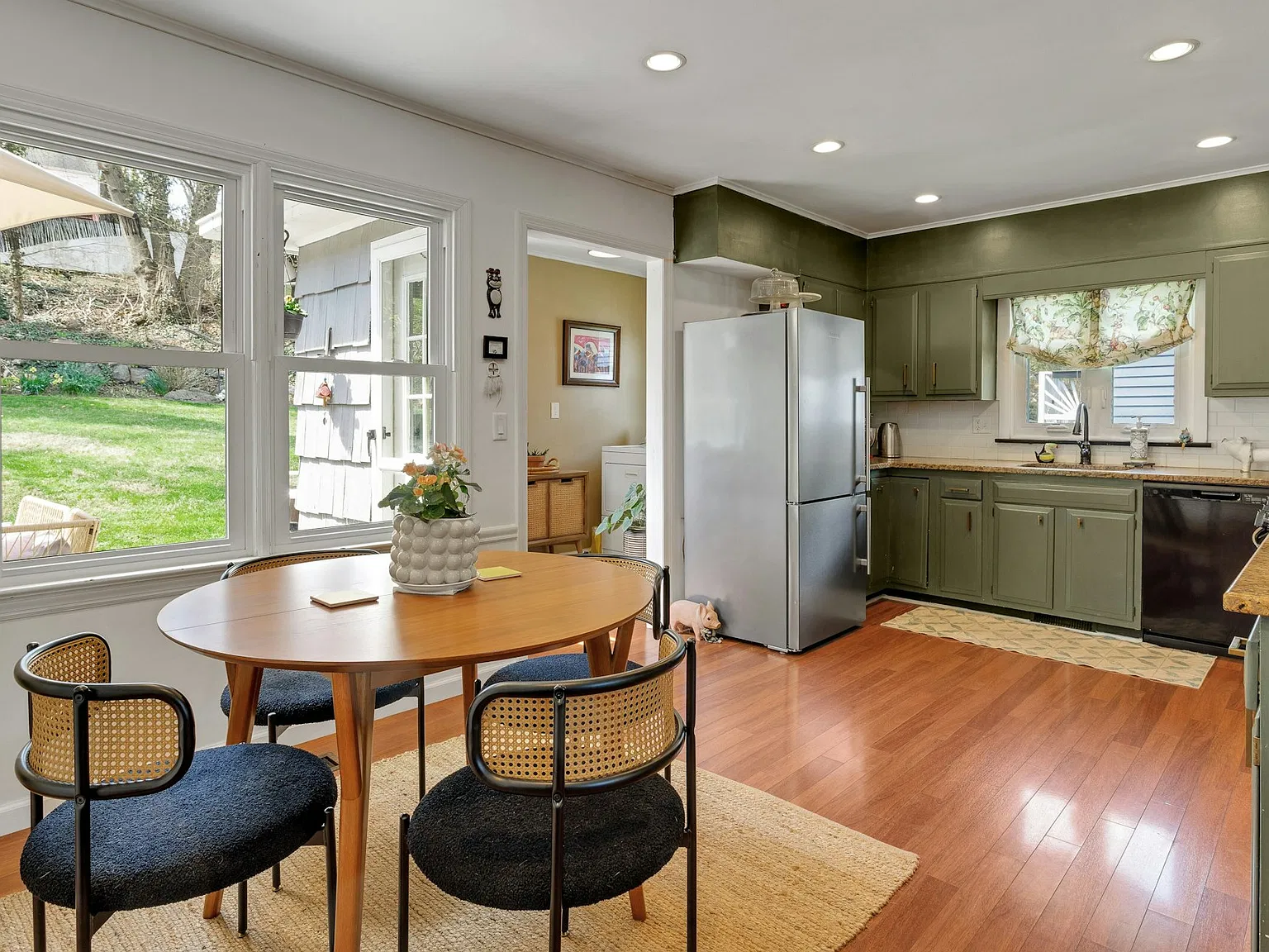 3 bed, 1244 sqft, $5,800 — Photo 2