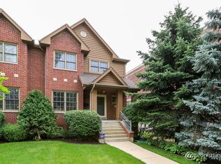 131 N Larch Ave, Elmhurst, IL 60126