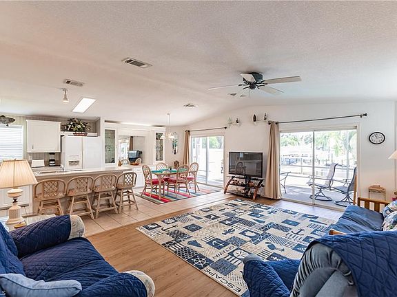 3rd image of 2716 N Ibis Ct