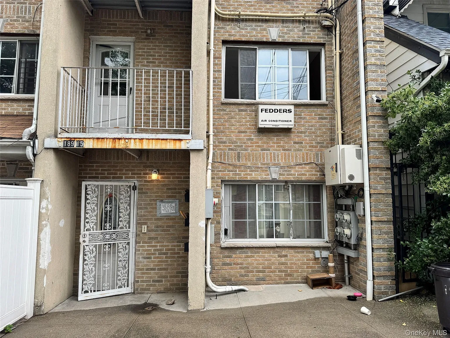 3 bed, 1.5 bath, 960 sqft, $3,000 — Photo 1