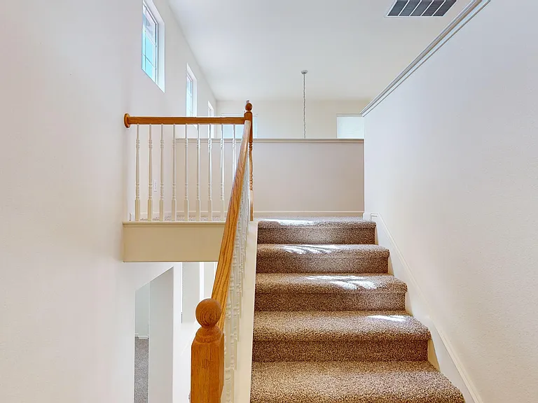 445 Dartmoor Ct — Photo 9