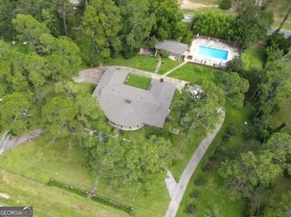201 W Meadowlake Pkwy, Swainsboro, GA 30401