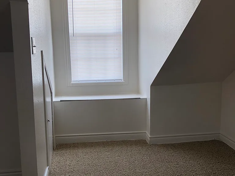 4122 Drake St #B — Photo 17