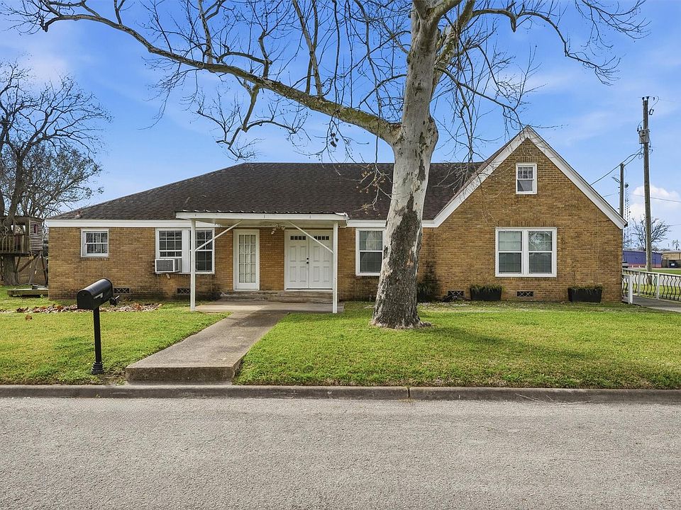 1st image of 403 S Velasco St