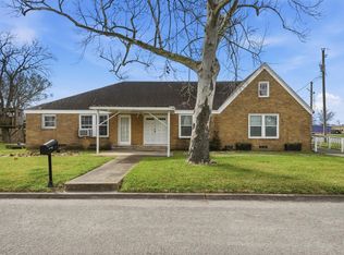 403 S Velasco St, Angleton, TX 77515