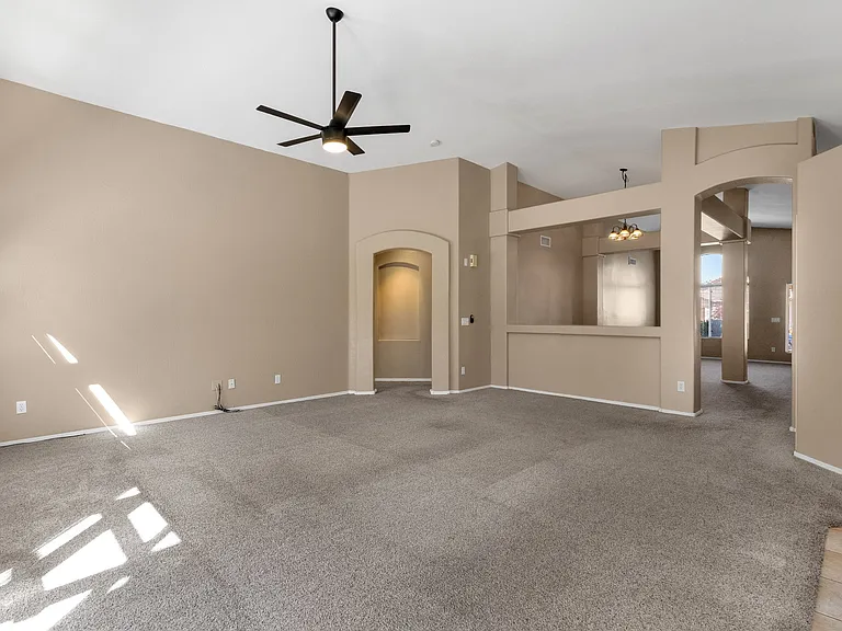 647 W Fremont Dr — Photo 17